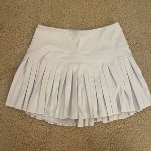 Chic White Pleated Mini Skirt